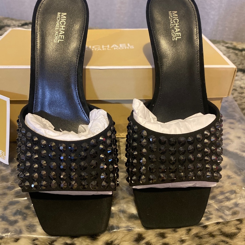 Michael Kors Amal Kitten Sandal